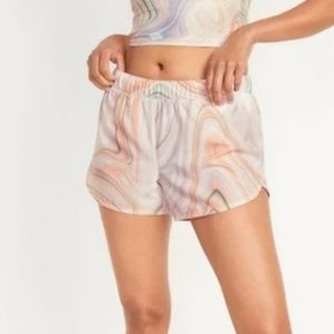 Old Navy Mid-Rise StretchTech Dolphin-Hem Run Shorts Swirl Pop